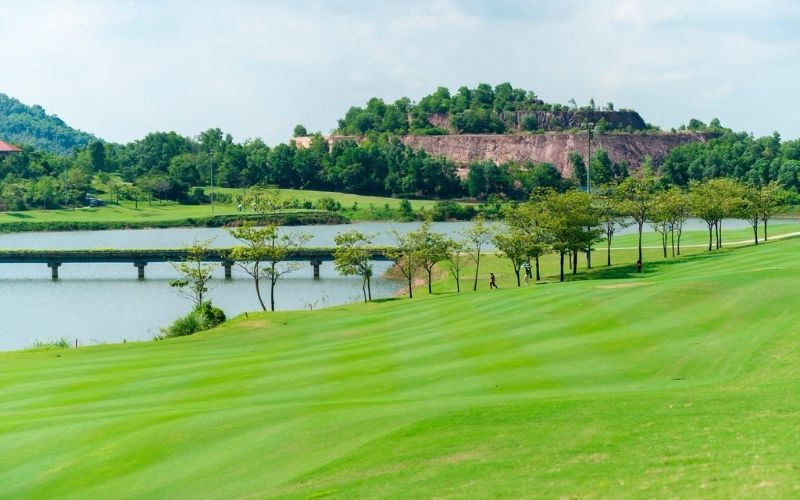 Sân Golf Amber Hills (Yên Dũng) ở đâu, giá bao nhiêu? Xem Ngay số hố và cách Booking!