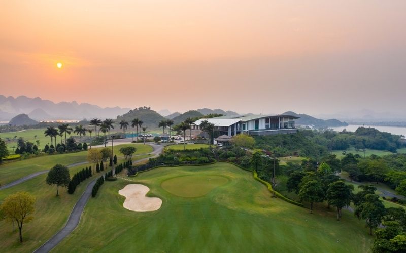Sân Golf Hoàng Gia Royal Golf Club : Giá sân và đặc điểm nổi bật