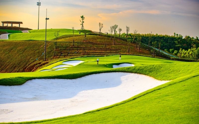 Sân Golf Văn Lang Empire: Bảng Giá Và Dịch Vụ 2026 