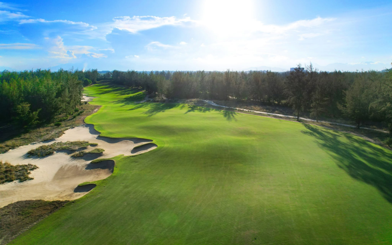 Sân golf Legend Danang Golf Resort: Bảng giá và tiện ích