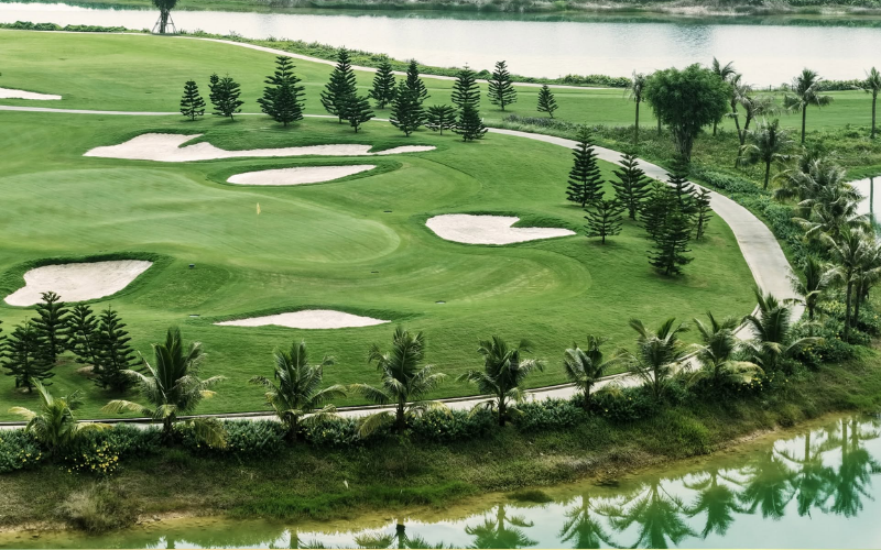Sân Golf Royal Long An: Bảng Giá Và Dịch Vụ Nghỉ Dưỡng Cao Cấp