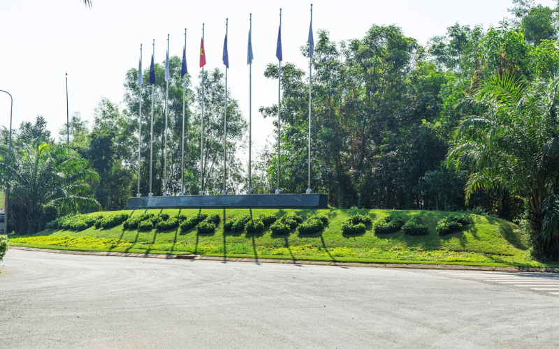 Sân golf West Lakes Golf & Villas 18 hố | Bảng giá và tiện ích